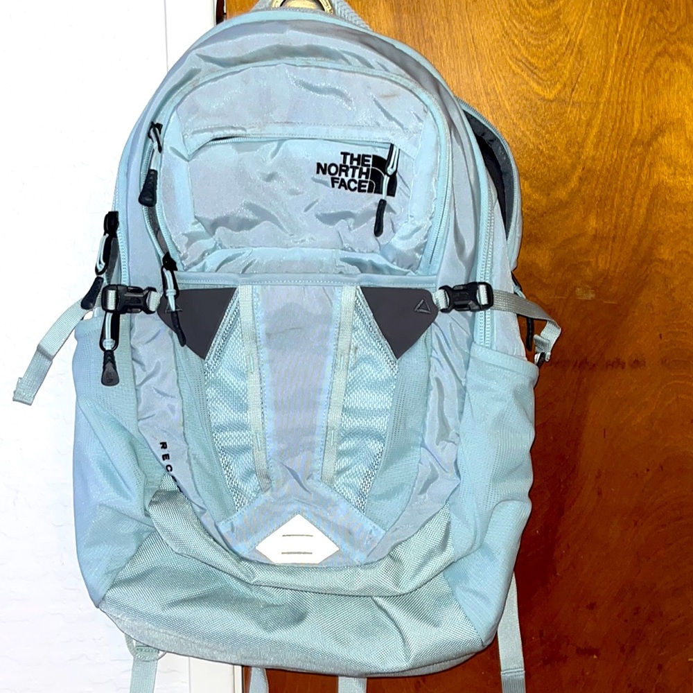 🌀North Face Backpack!🌀 took tags off but never used!